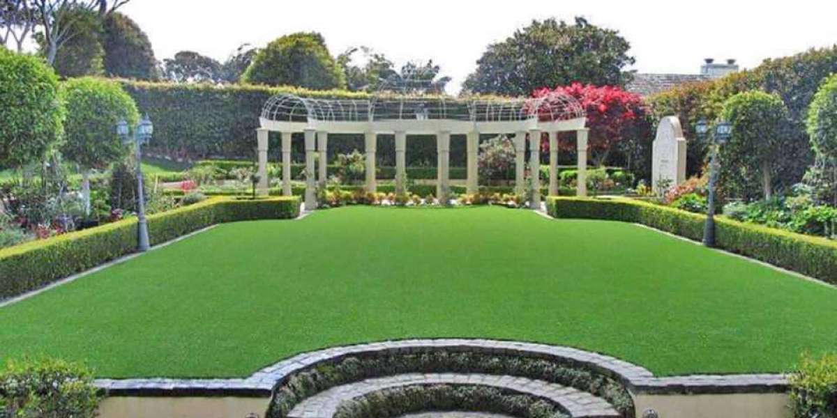 5 Easy Steps to Install Putting Green Turf in Your Backyard