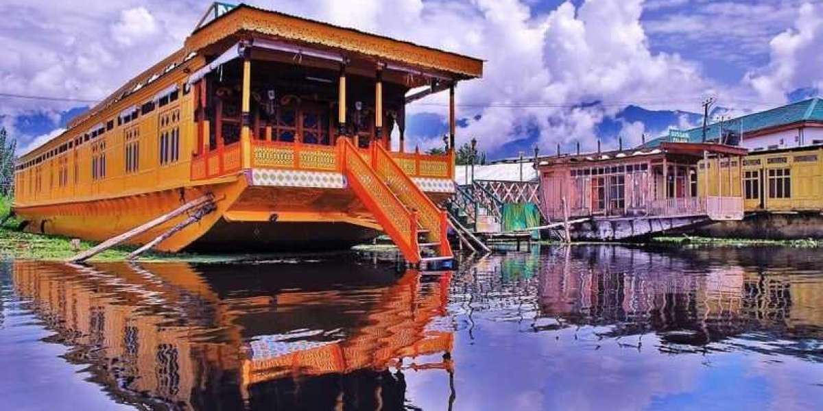 Hassle-Free Houseboats Reservation for Your Kashmir Adventure