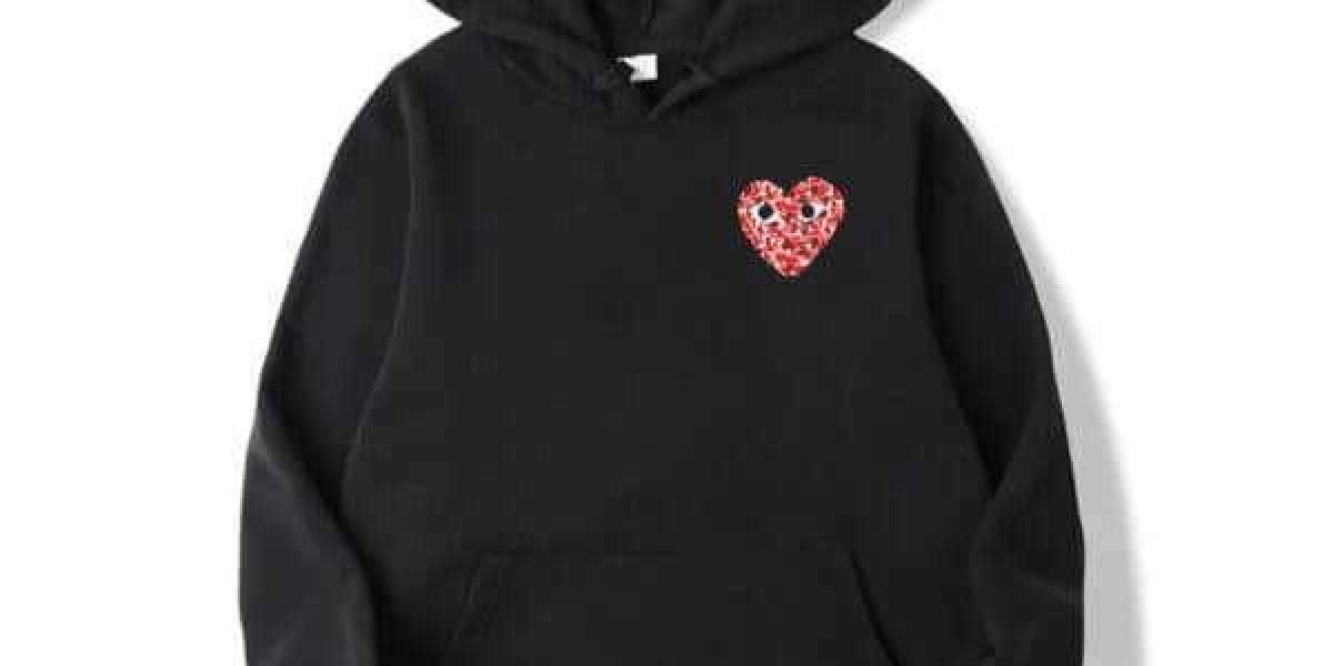 The CDG Camo Heart Small Logo Hoodie: A Perfect Blend of High-Quality Material and Smoothness